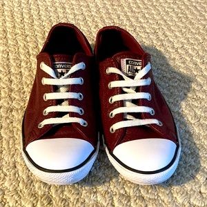 Chuck Taylor Womens Size 7 Burgundy Leather Upper